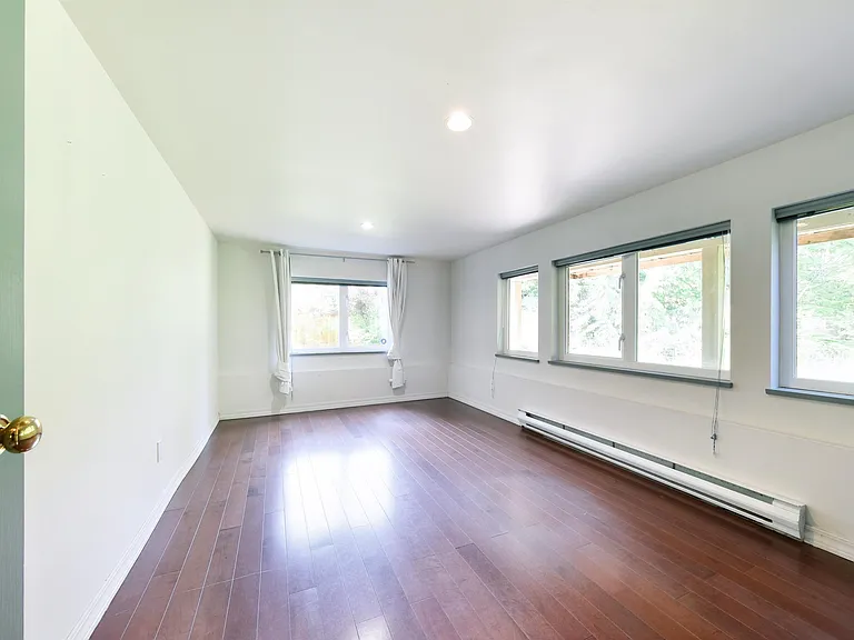 3775 Emerald Dr — Photo 29