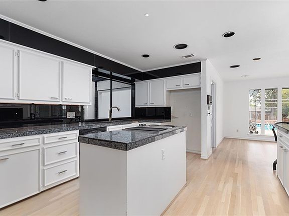 4th image of 213 Glenn Ave