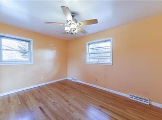 20530 Hickory Ln, Livonia, MI 48152