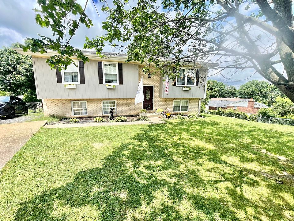 1st image of 656 S Magnolia Dr