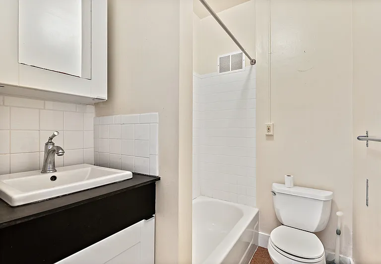 115 Bellevue Ave E #105 — Photo 16