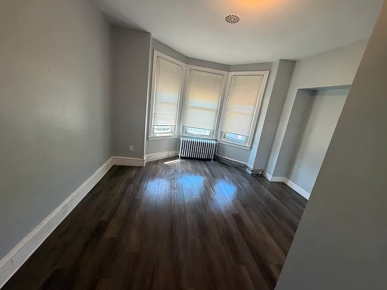 2033 W Atlantic St — Photo 3