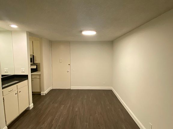 2nd image of 938 3rd St #102