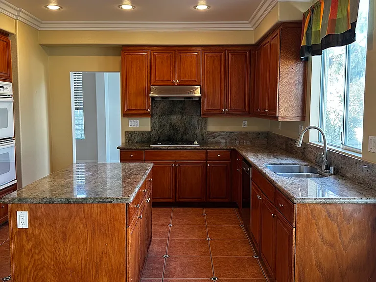 894 Sausalito Dr — Photo 11