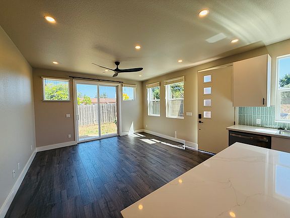 4th image of 132 Tyson Ct #7