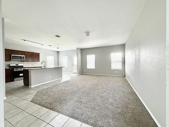 Living room & Kitchen