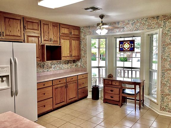 3rd image of 103 Glenmoor Dr