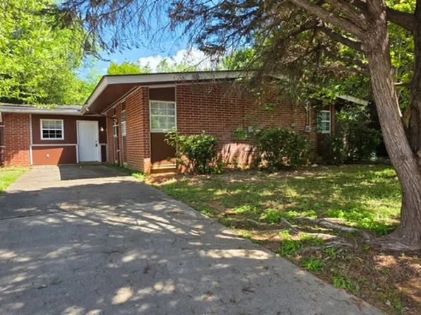 1967 S Riverview Cir, Albany, GA 31705