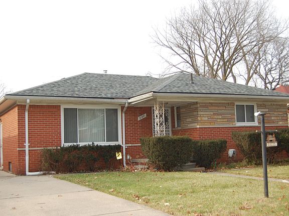 3rd image of 21641 Cloverlawn Ave