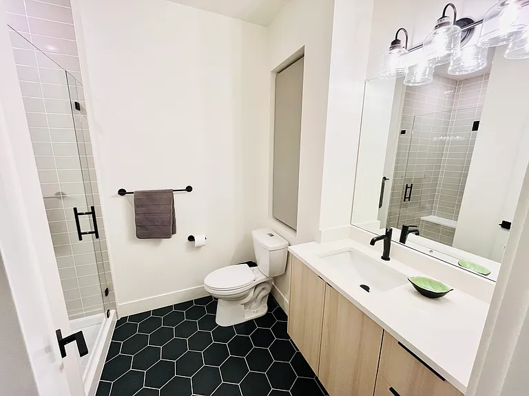 2832 SE Division St #2 — Photo 34