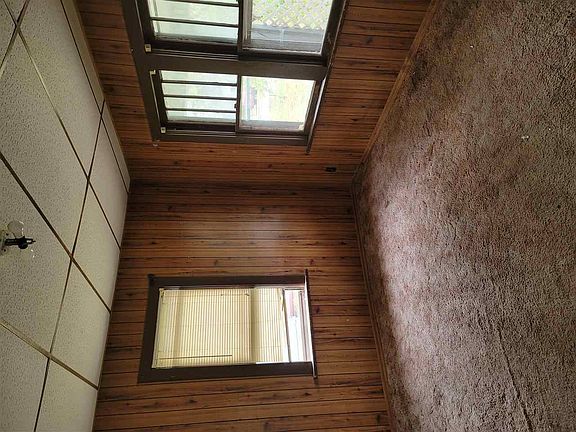 3rd image of 1418 S Jefferson St