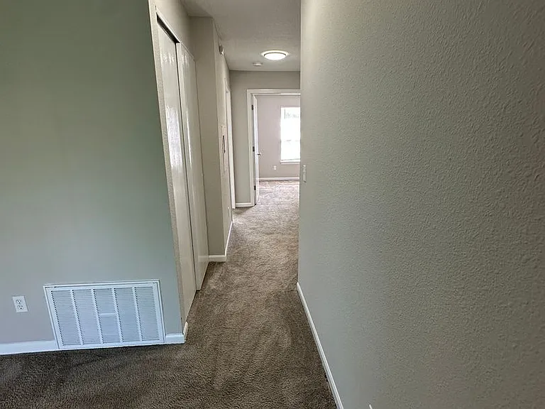 Coral Club Apartments — Photo 36