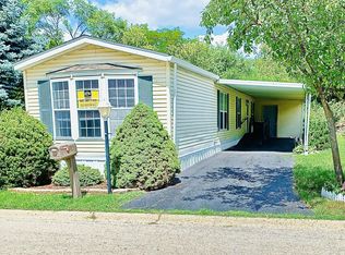 715 Hillcrest Ln, Crystal Lake, IL 60014