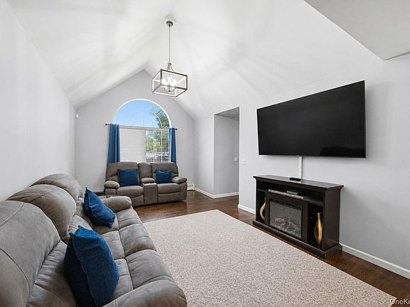 2nd image of 20 Essex Circle