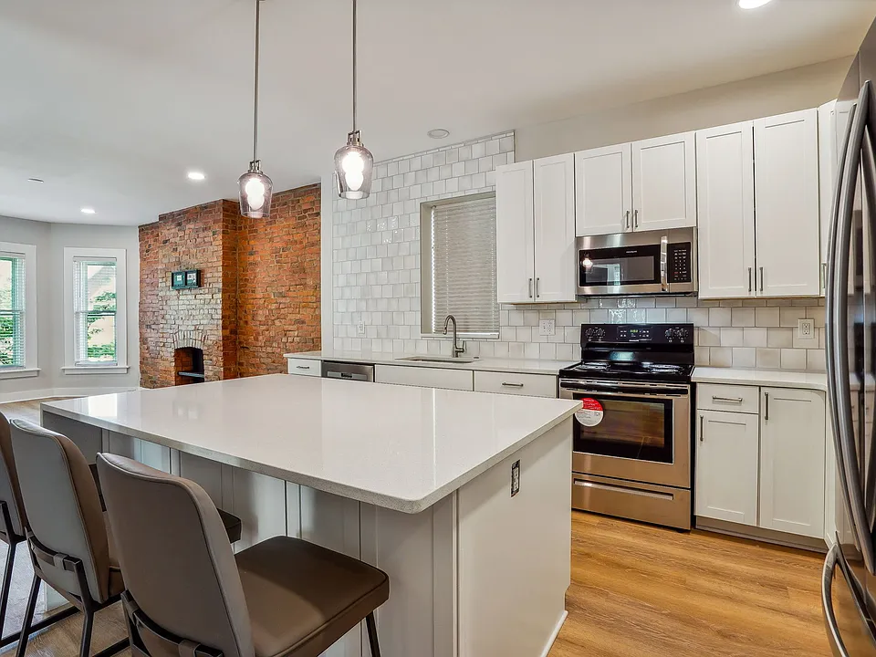 1386 1/2 Neil Ave #1/2
