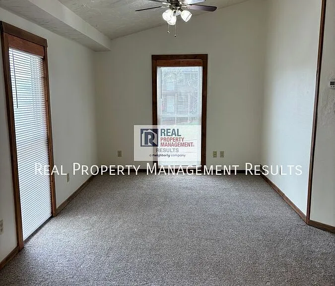409 S Bosse Ave #B — Photo 3