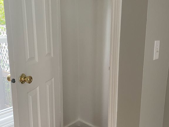 5th image of 143 Hayes Ave
