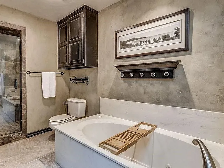 1408 Fox View Ct — Photo 18