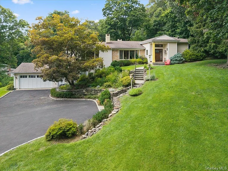5 Agnes Cir — Photo 3