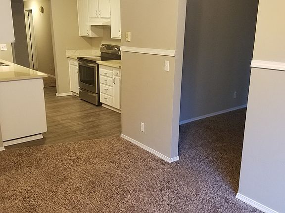 4th image of 412 NE 144th Ave