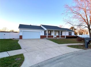 913 Vanlaningham Dr, Mattoon, IL 61938
