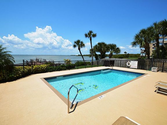 5th image of 161 Majestic Bay Ave Unit 201