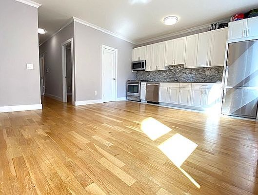 2nd image of 167 W 81st St APT 5E