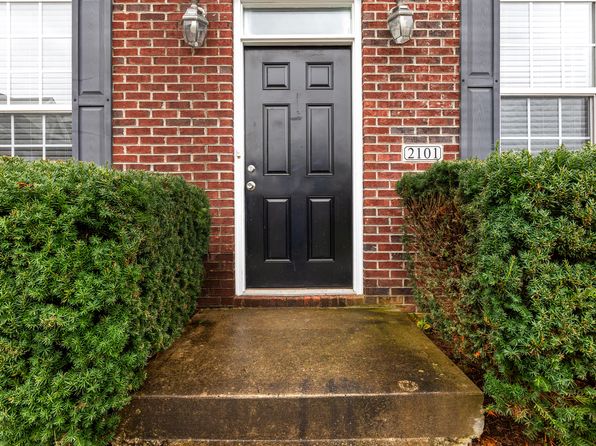 lexington-kentucky-446956486 picture