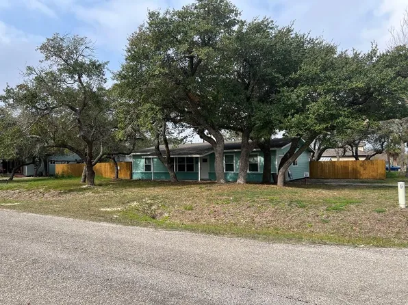 321 Donnie Dr, Rockport, TX 78382