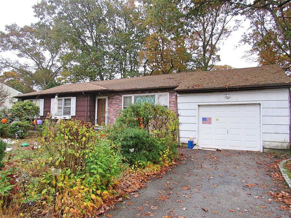 2nd image of 320 Deer Rd