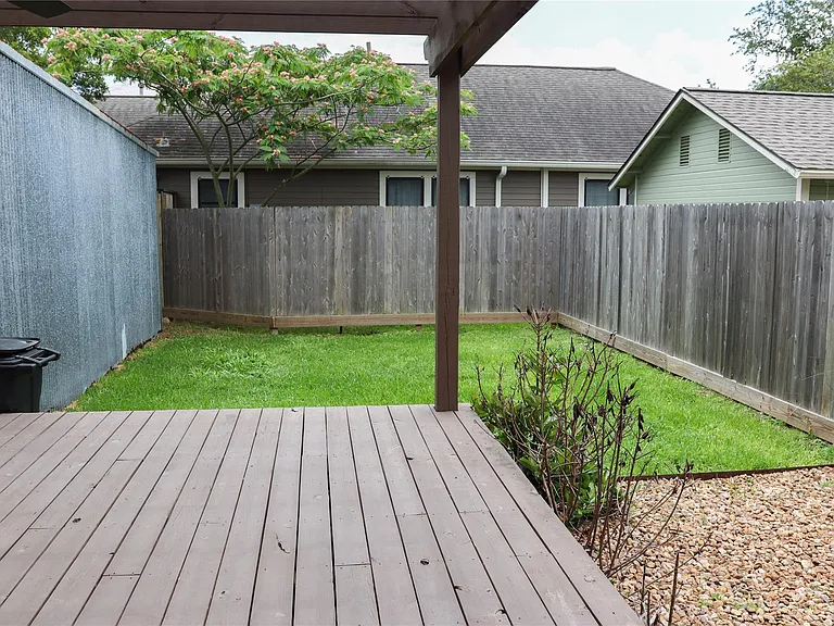 220 W 16th St — Photo 5