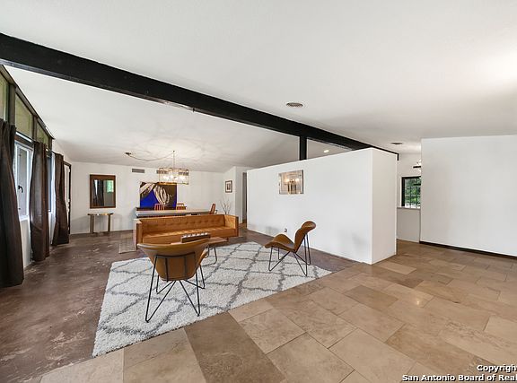 4th image of 135 Sharon Dr