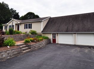 14 Noah Dr, Averill Park, NY 12018