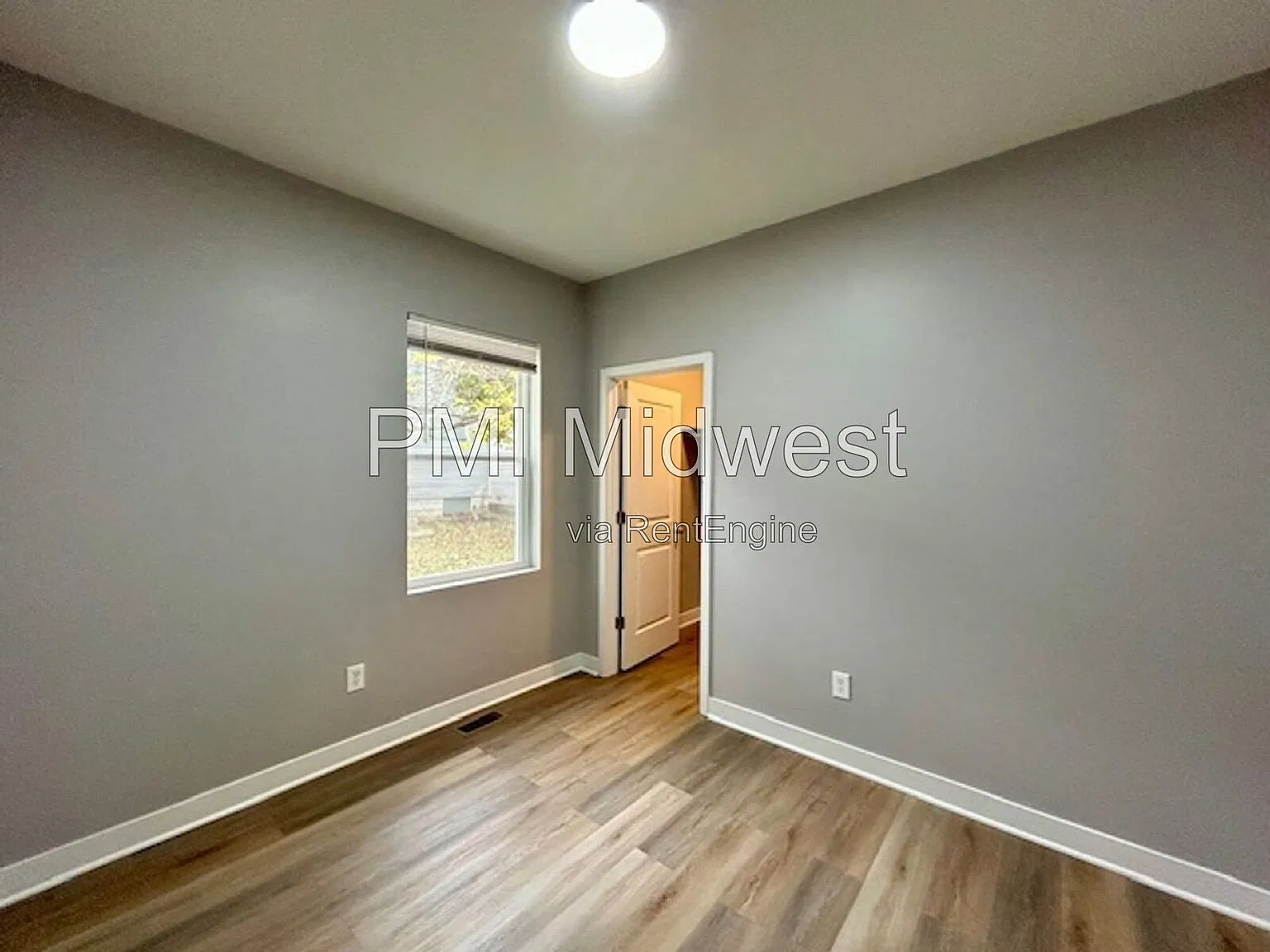 3 bed, 2.0 bath, 1240 sqft, $1,499 — Photo 2