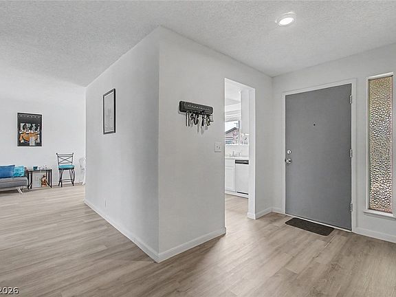3rd image of 4748 Buena Vista Way