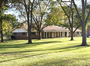 914 S Pineda St, Jacksonville, TX 75766