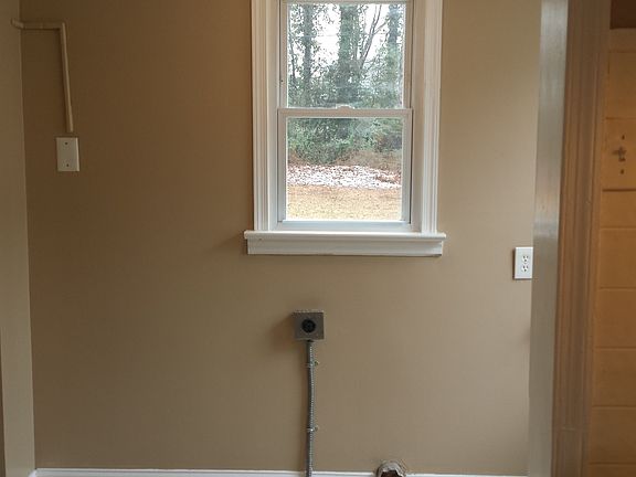 Kitchen/Laundry Area