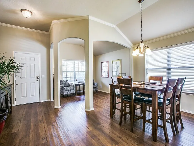 10333 Bradshaw Dr — Photo 2