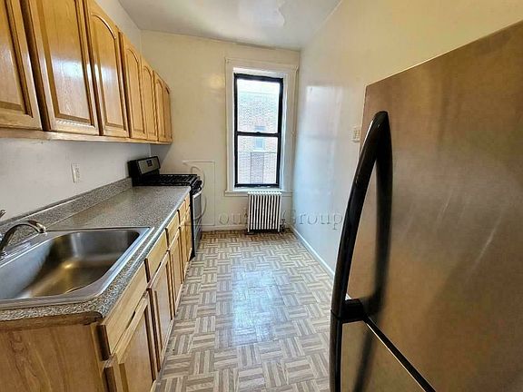 2nd image of 2554 38th St APT 1C