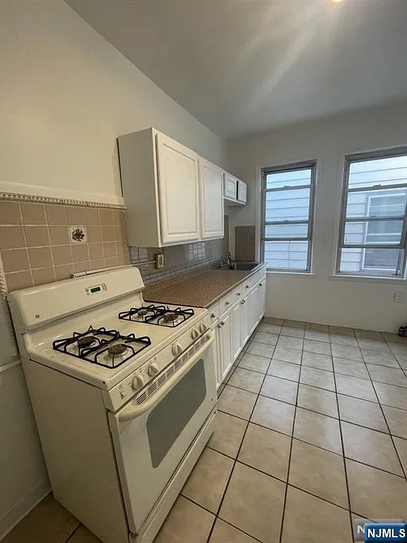 3 bed, 1.0 bath, $2,300 — Photo 1