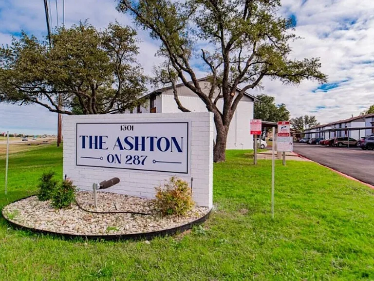 The Ashton on 287 Road Sign
