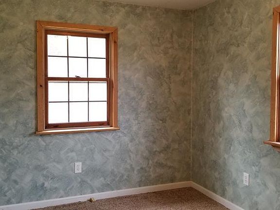 right rear bedroom