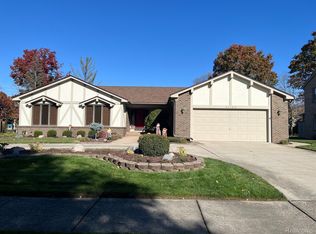 34154 Pembroke Ave, Livonia, MI 48152