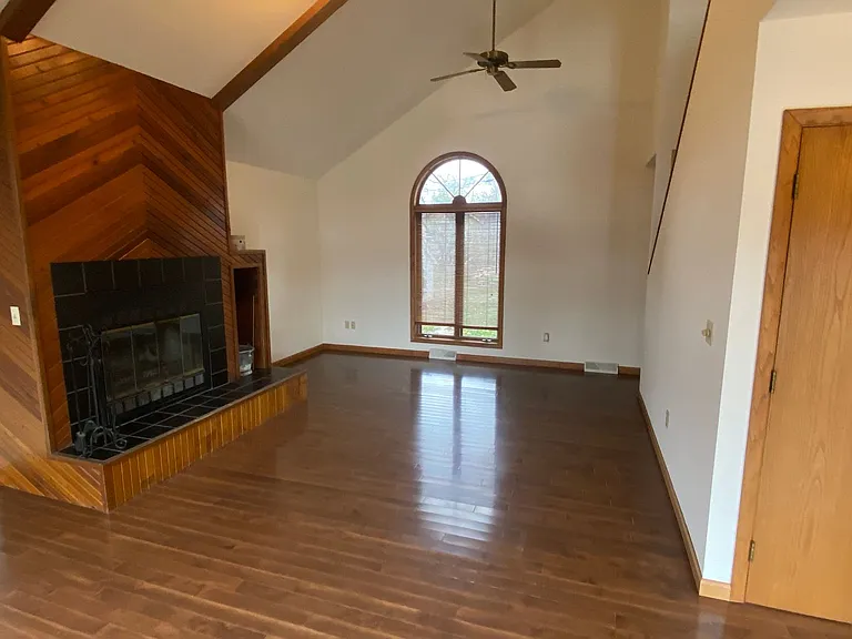 914 Chicago Ave — Photo 5