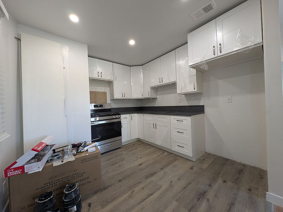 1st image of 11944 Runnymede St #11