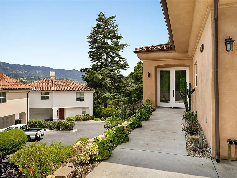 Chino St — Photo 3