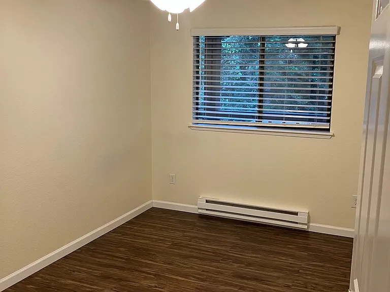 Heatherstone Park Apartments — Photo 37