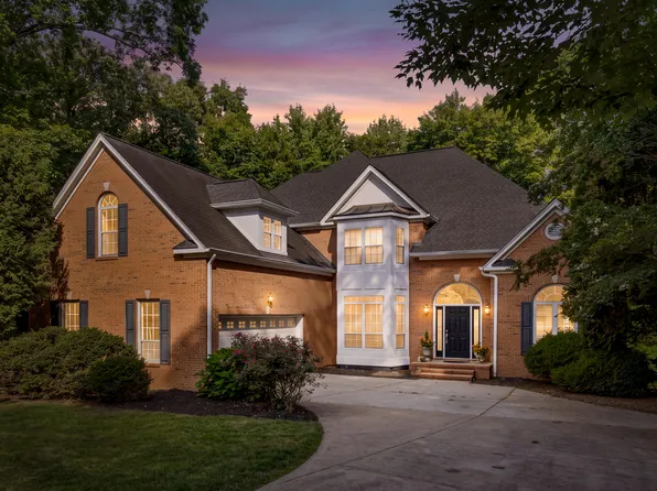 2305 Covington Cove Ln, Signal Mountain, TN 37377