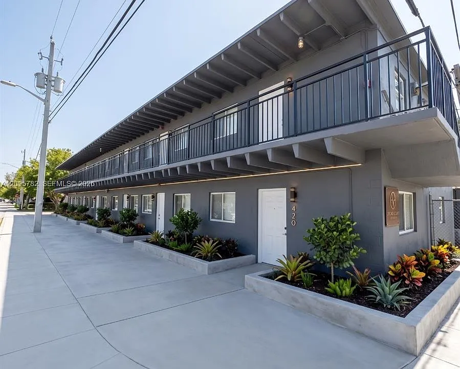 485 SW 4th Ave #9