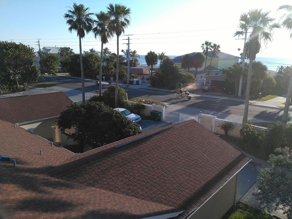 4 unit gated community, (2 duplex single story 1 single story unit available